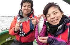 東京湾・横浜ベイブリッジを眺めながら“金アジ”を釣る！