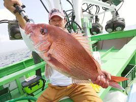 水深5mの超浅場で横走りするマダイを釣ろう！