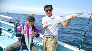 上でも下でもヒット！　東京湾の夏タチウオは元気で楽しい！