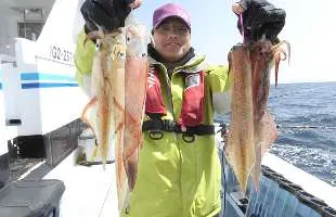 茨城県・鹿島沖のヤリイカ最盛期！連日束釣り！！