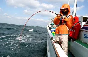 和歌山県、 南紀・白浜沖の活アジのノマセ釣りで青物!!