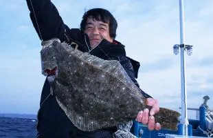 和歌山県・南紀白浜沖の高級根魚、肉厚ヒラメ＆ハタを狙う！