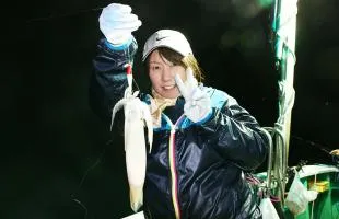 福井県・若狭湾の夜釣りのスルメイカ絶好調！！