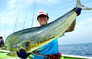 “サマージャンボ”！！ 湘南・平塚沖のシイラをGETせよ！！