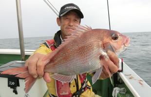 “数釣り”の秋、千葉県・大原沖の一つテンヤ・マダイ