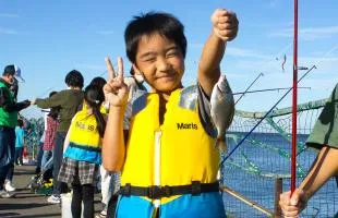 神奈川県・横須賀市港湾緑地『海辺つり公園』多彩な釣魚で大人気