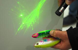 【釣りフェス2023超速報！】新たなるテクノロジー『レーザーインパクト』（DAIWA）がルアーを強く輝かせる！