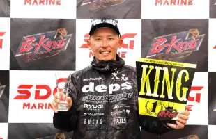 【見逃し厳禁！密着シリーズ】琵琶湖プロガイドの頂点ともいえる〝初代王者〟に輝いた川崎了の釣りが凝縮！