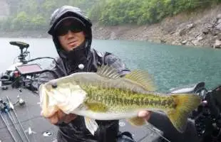 【27分の無料動画あり】青木大介が初夏の池原ダムで怒涛の連発劇