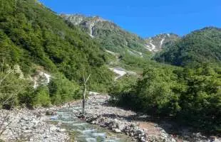 【渓流釣り】雄大な北アルプス、兄弟フライフィッシャーが織りなす源流釣行の魅力