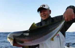 千葉県・御宿沖のカモシ釣り！ヒラマサいきなり9.3kg！！