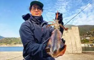 【営業担当 釣行記】五島列島へ遠征！春のデカイカ狙いには〝4号〟のエギがオススメ