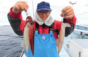千葉・勝山から出船、2ヵ所で狙うイカ釣り！