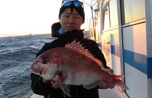 千葉県・飯岡沖、真冬のマダイ釣行、良型揃い！