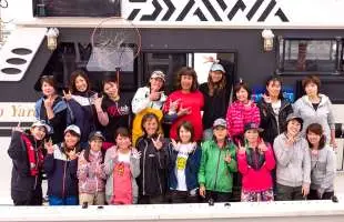 大阪湾のタチウオ好調！船上は“女子会”で大盛り上がり！