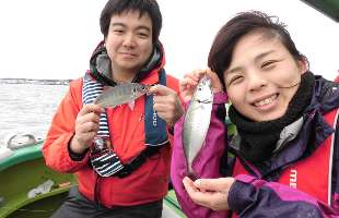 東京湾・横浜ベイブリッジを眺めながら“金アジ”を釣る！