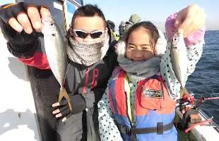 初釣りに東京湾・八景沖のLTアジの数釣り！意外な“お年玉”も！