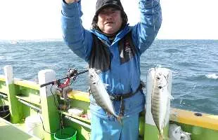 大型揃い！神奈川県・久里浜沖のビシアジ釣り、厳冬でもアツい！！