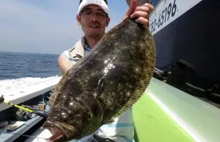 千葉県・飯岡沖に夏の大型ヒラメ回遊中！