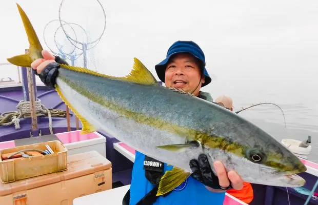 千葉県・御宿岩和田港の“カモシ釣り”のヒラマサ・マダイ絶好調