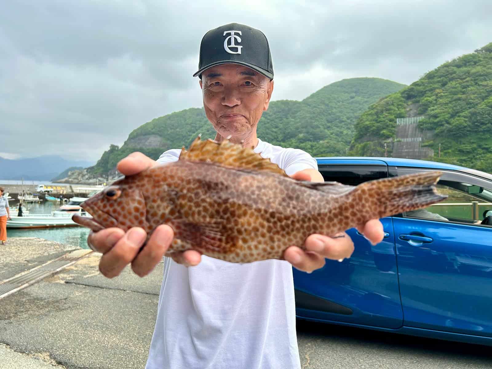杉崎さんは宣言通りオオモンハタをゲットした。 ©釣りビジョン