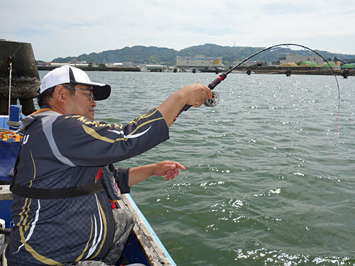 静岡県 清水港で チヌ のカカリ釣り競技ノウハウを指南 釣りビジョン マガジン 釣りビジョン