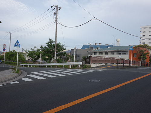 八景橋を右岸沿いに入る