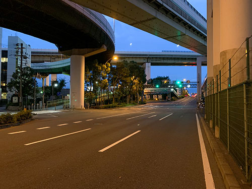 左折箇所は信号と信号の間になるので見落とさないように(写真左側)