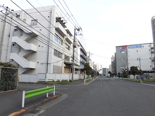 日立物流を目印に信号の1つ前を左折