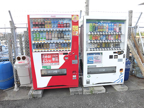 この時期は大袈裟なくらいに飲み物を!万が一忘れたら船横の自販機で