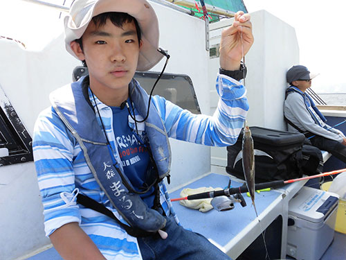 おじさんと一緒のアジ釣り