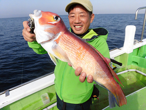 見事!49.5cmの“大アマダイ”をゲット!