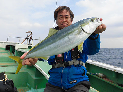 見事なワラサを上げた