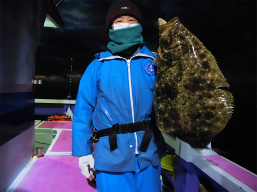 早速良型のヒラメが釣れた!