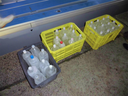 ペットボトル氷を乗船前に、下船後に氷と交換