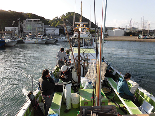 準備が整い出船、釣り場は直ぐ近く!