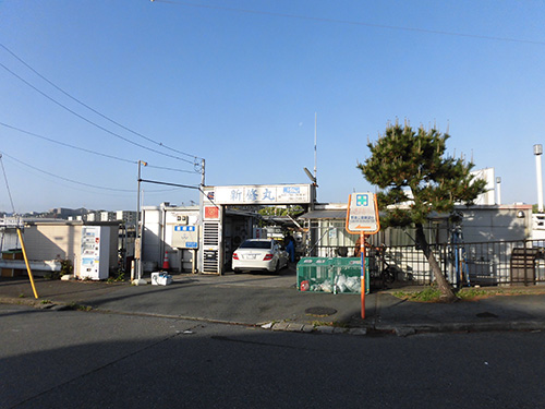 荷物を降ろして車は駐車場へ