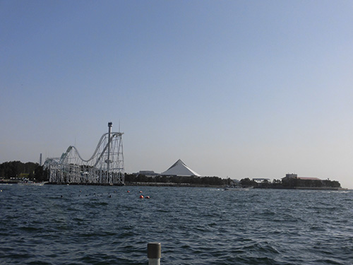 『八景島シーパラダイス』を横目に