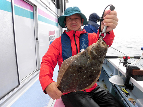 幸先良く釣れたヒラメ!