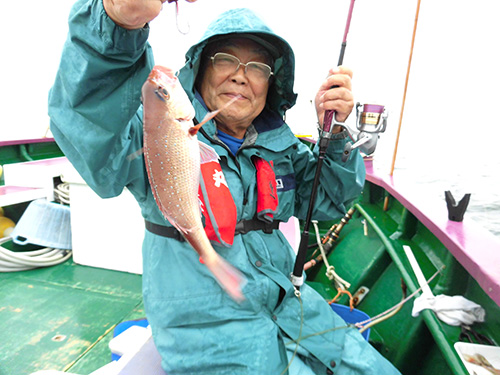 底を切った釣りでマダイをGET!
