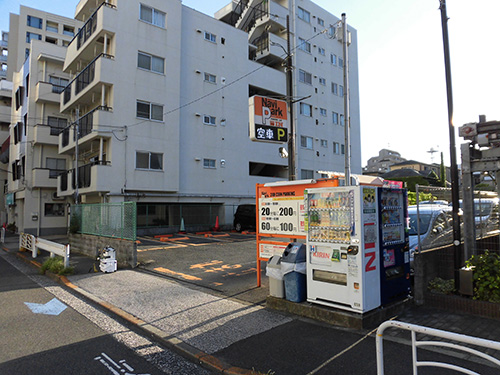 車は駐車場に移動