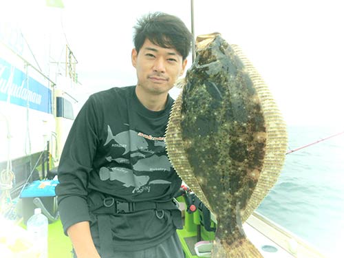 左舷胴の間(中央)、「釣れました!」