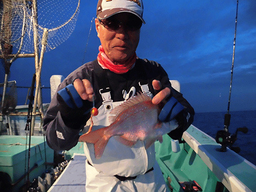 船中最初の魚はタイラバに出た
