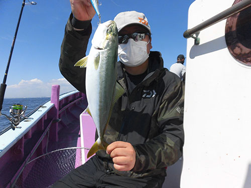 東京湾奥の ルアー サワラ ジグでミノーで絶好調 釣りビジョン マガジン 釣りビジョン