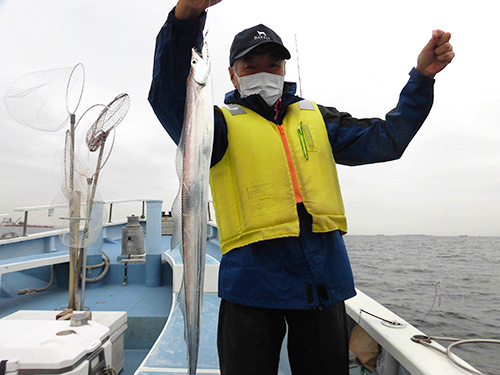 1投目でキャッチ、魚影は濃い