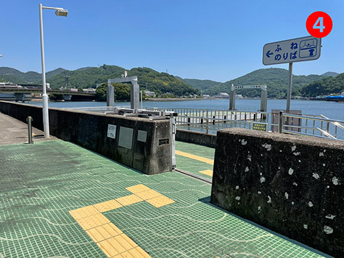 ここから桟橋に入ります