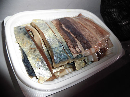 餌のサバとイカ、丁寧な仕事が印象的