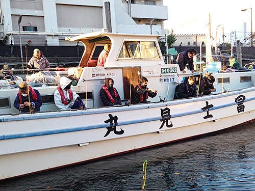 東京・下町、深川の船宿から出船