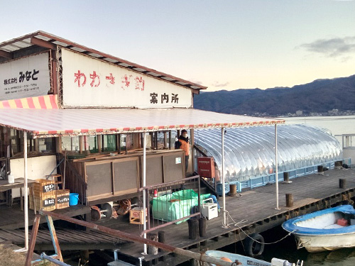 『民宿みなと』と桟橋