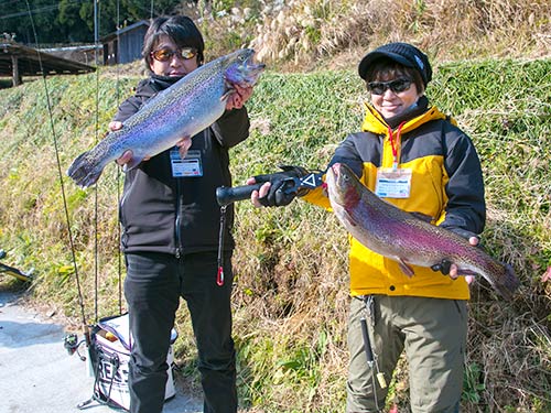 60cmクラスのイタダキマス。しかも2人で4匹キャッチは凄い